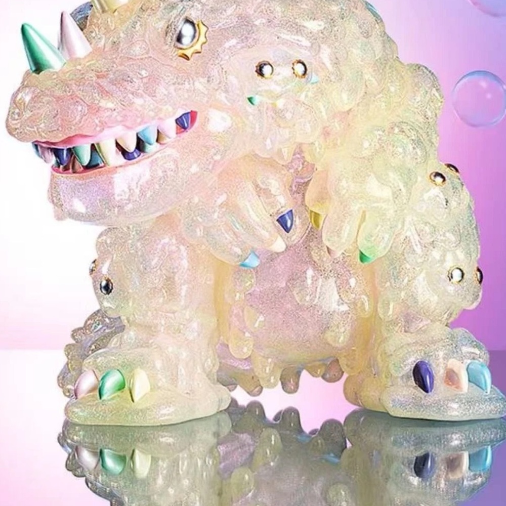 Dreaming Vincent 400%Iridescent Monster Figurine instinct toy. Open box - Picture 3 of 7